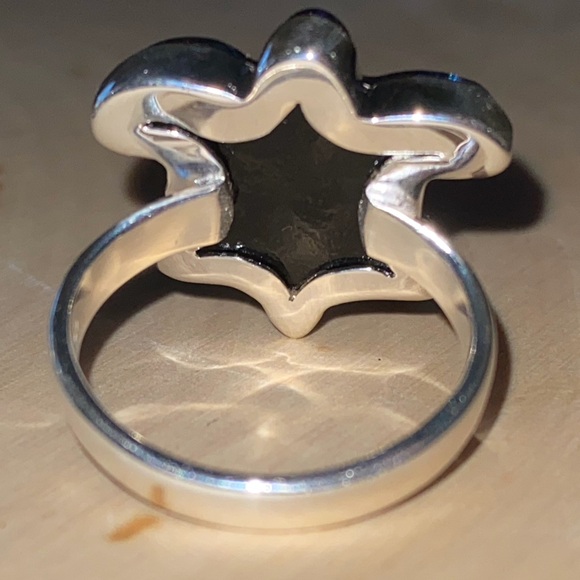 SALE! Adorable Dichroic Glass Sea turtle set in 925 Sterling Silver (SIZE 8.5) - Picture 5 of 8